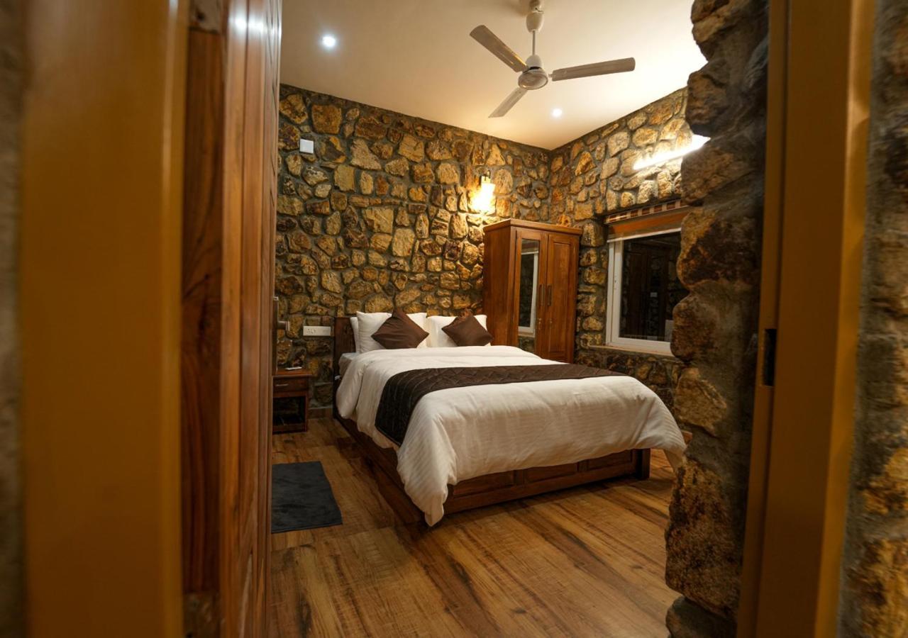Tiyans Stone Castle Private Tea Villa Vagamon By Voye Homes Exterior photo