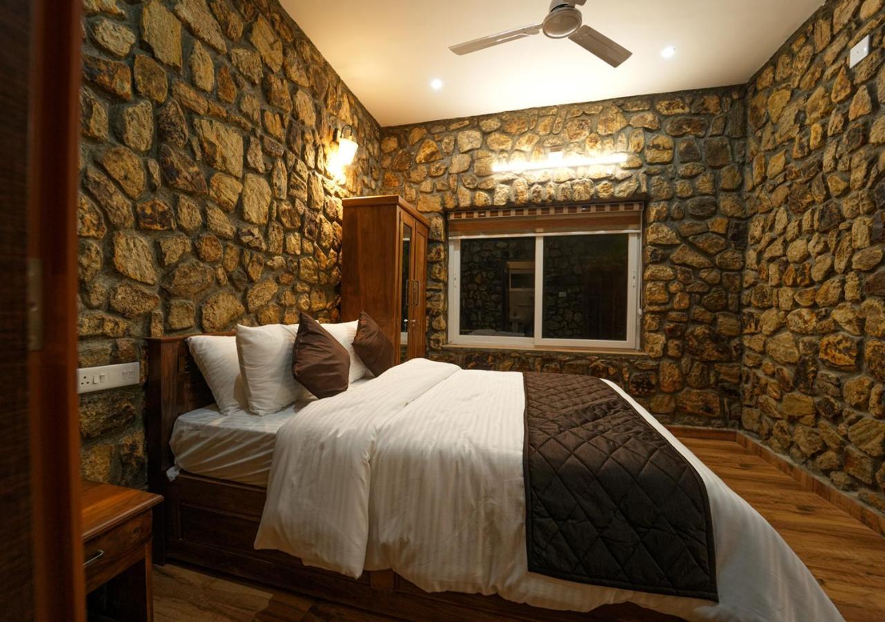 Tiyans Stone Castle Private Tea Villa Vagamon By Voye Homes Exterior photo