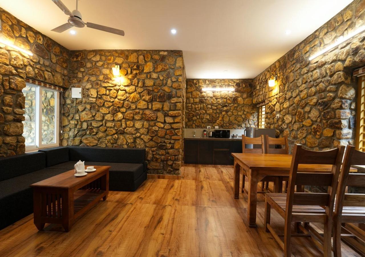 Tiyans Stone Castle Private Tea Villa Vagamon By Voye Homes Exterior photo
