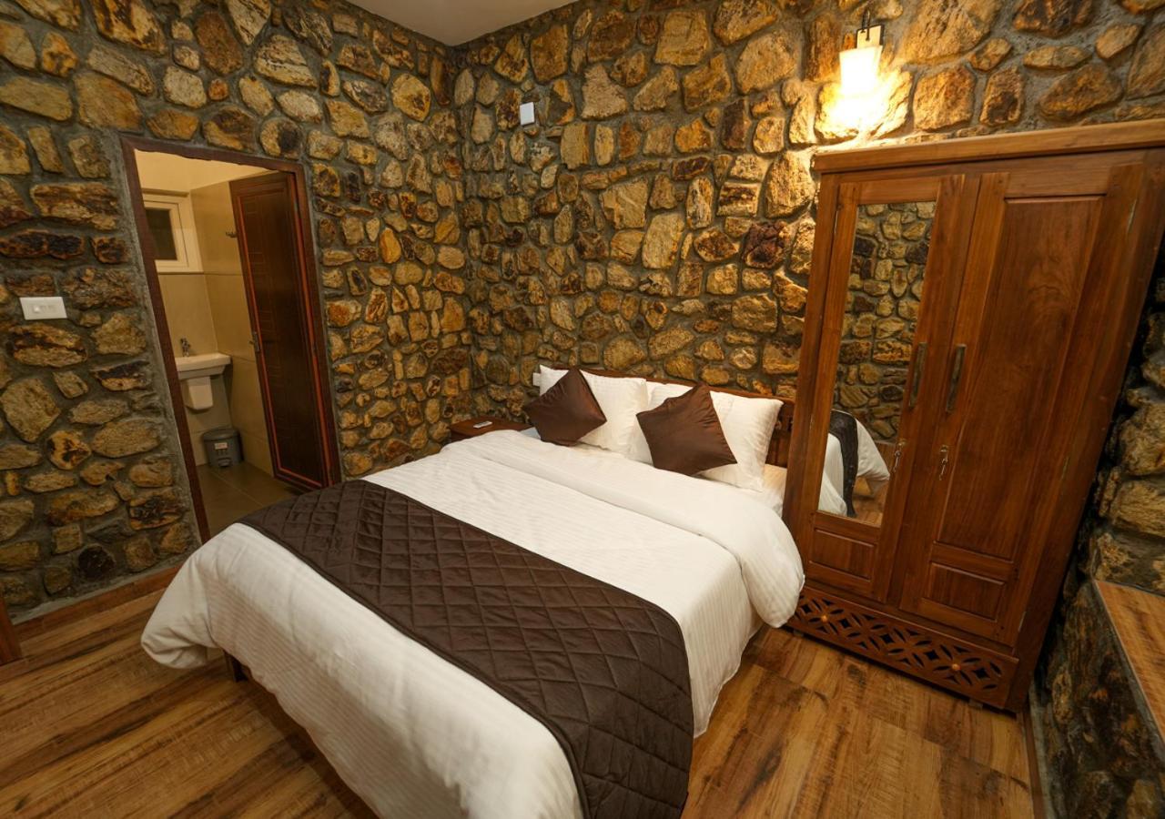 Tiyans Stone Castle Private Tea Villa Vagamon By Voye Homes Exterior photo