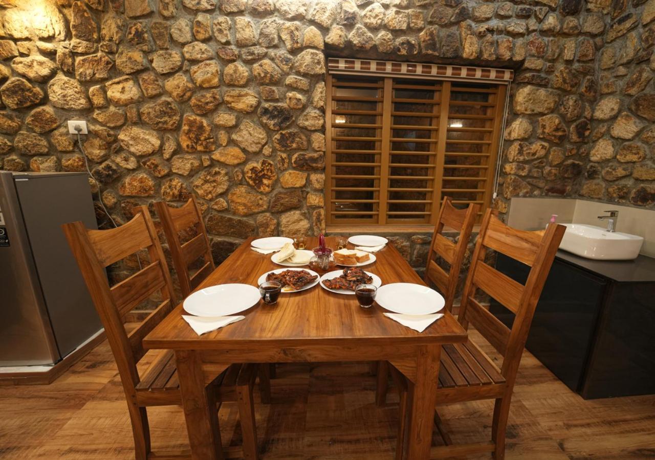 Tiyans Stone Castle Private Tea Villa Vagamon By Voye Homes Exterior photo