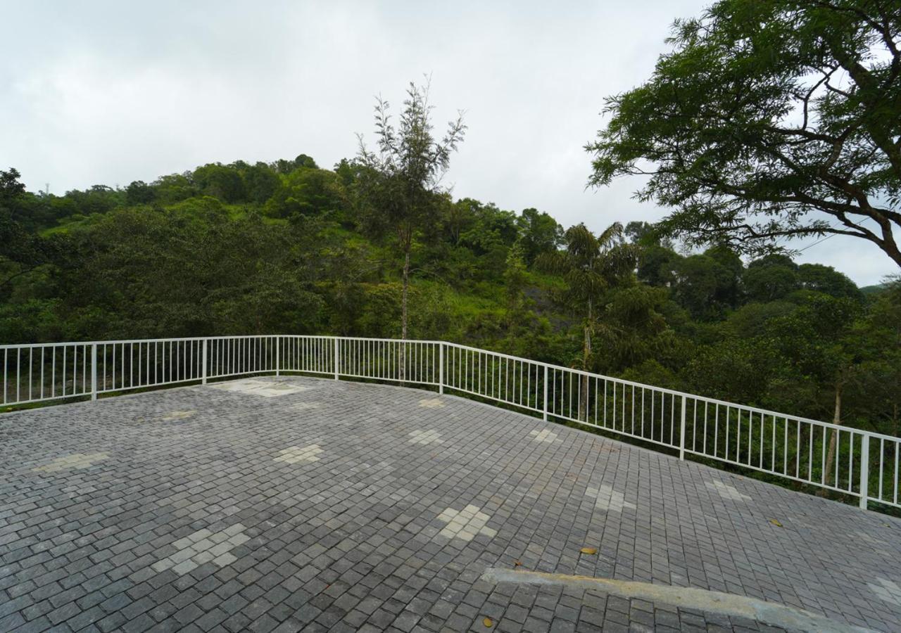 Tiyans Stone Castle Private Tea Villa Vagamon By Voye Homes Exterior photo