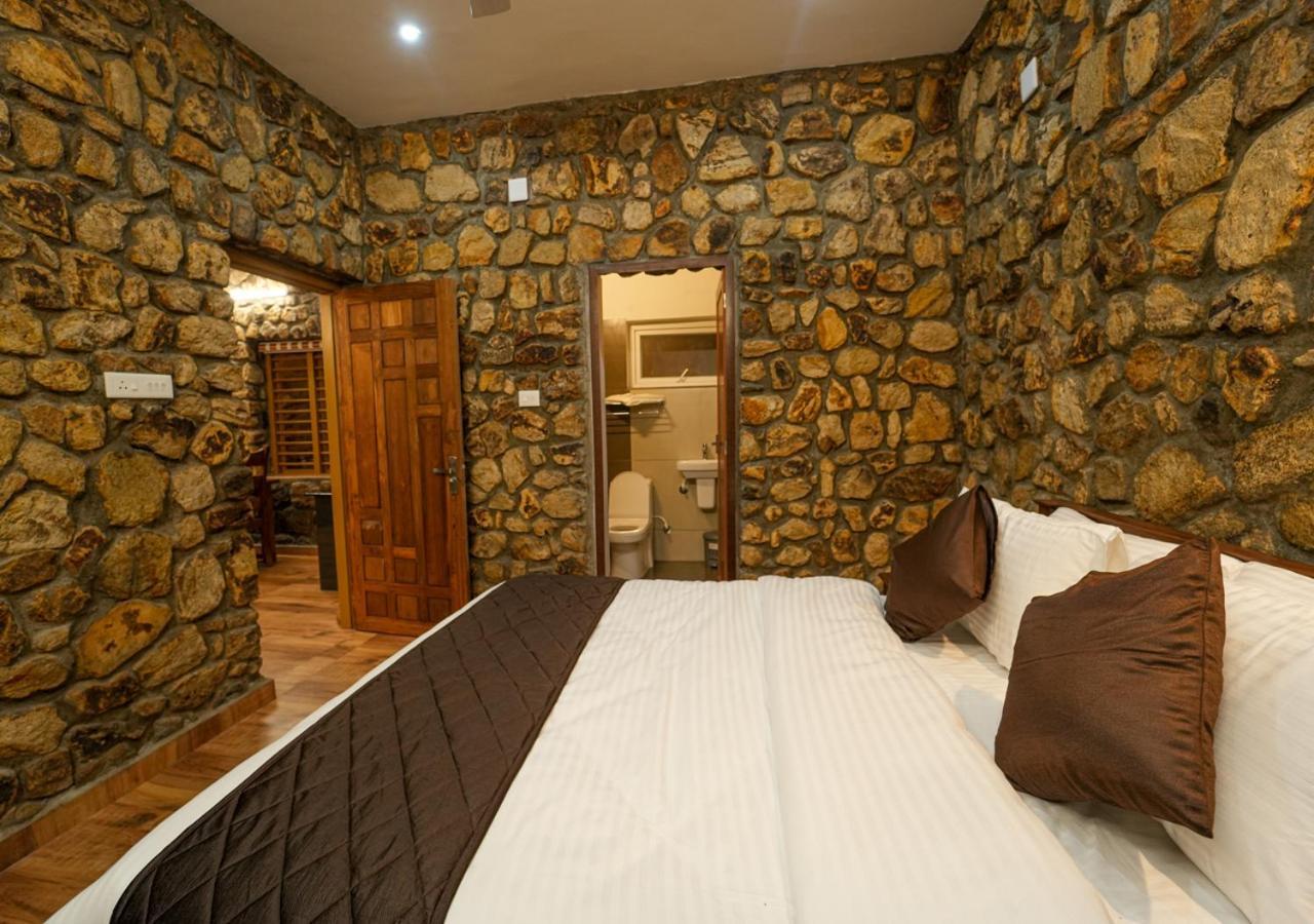 Tiyans Stone Castle Private Tea Villa Vagamon By Voye Homes Exterior photo