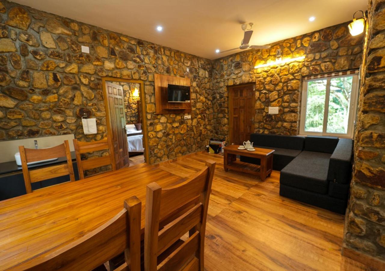 Tiyans Stone Castle Private Tea Villa Vagamon By Voye Homes Exterior photo